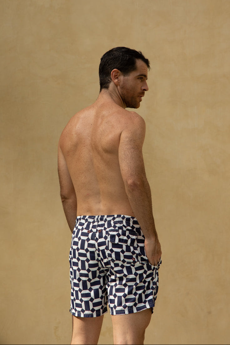 Detalle del tejido de secado rápido de la pantaloneta Milos