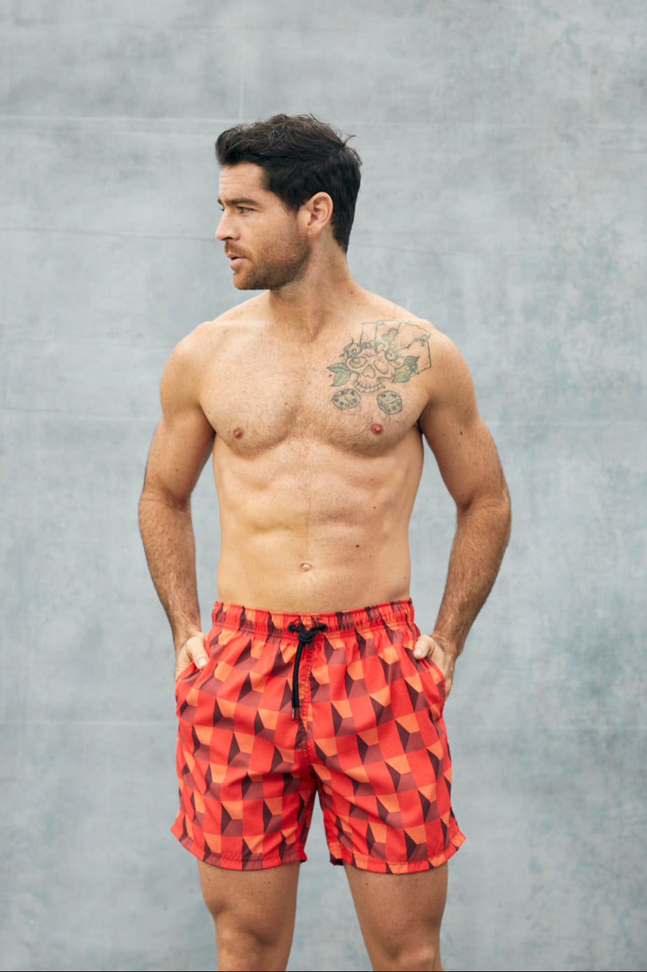 Pantaloneta de baño Falcon para hombre, estampado geométrico rojo y naranja