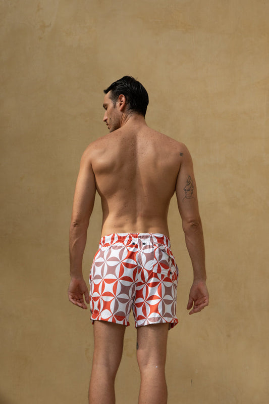 Detalle del tejido de secado rápido y repelente al agua de la pantaloneta NISSI PLAIA.