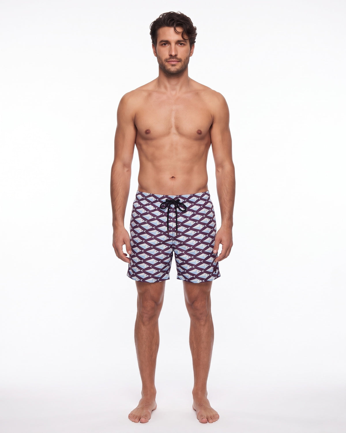 Hombre con pantaloneta de baño SCALA burdeos y aguamarina con celosía de rombos, de frente